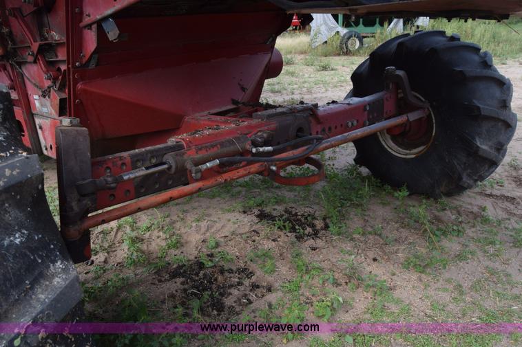 image for item L2606 Case IH 1460 combine