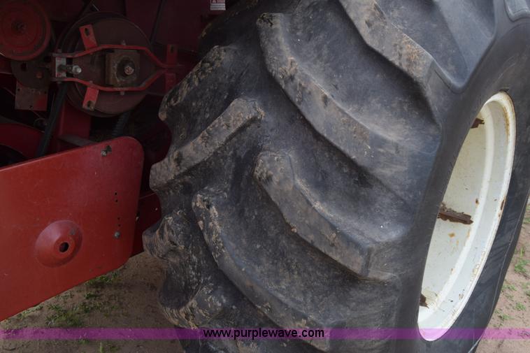 image for item L2606 Case IH 1460 combine