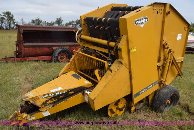 image for item L2617 1980 Vermeer 504G round baler