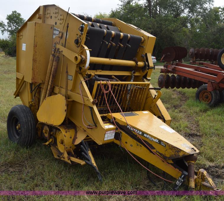 image for item L2617 1980 Vermeer 504G round baler