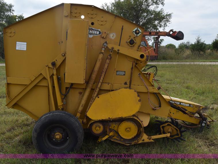 image for item L2617 1980 Vermeer 504G round baler