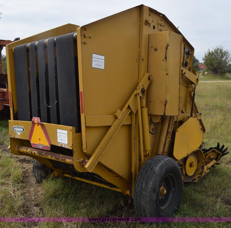 image for item L2617 1980 Vermeer 504G round baler