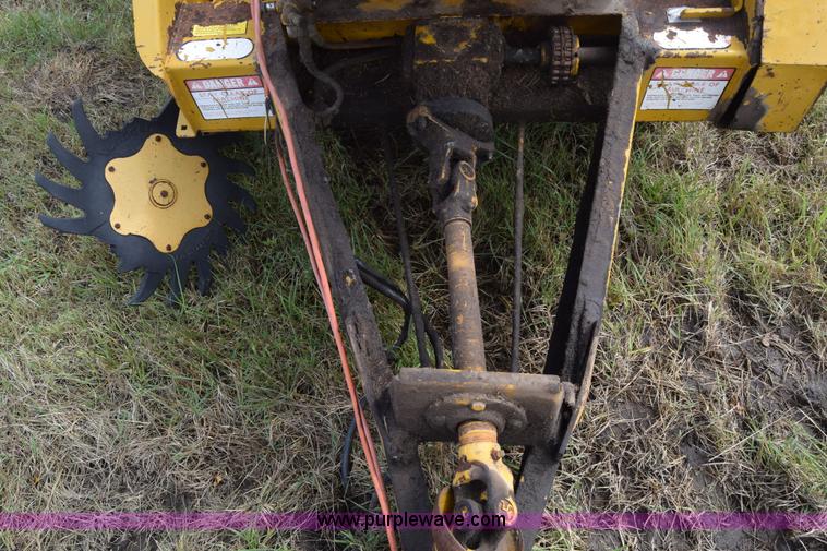 image for item L2617 1980 Vermeer 504G round baler