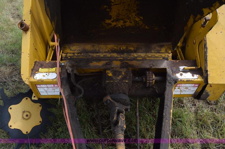 image for item L2617 1980 Vermeer 504G round baler