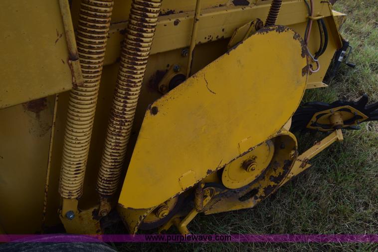 image for item L2617 1980 Vermeer 504G round baler