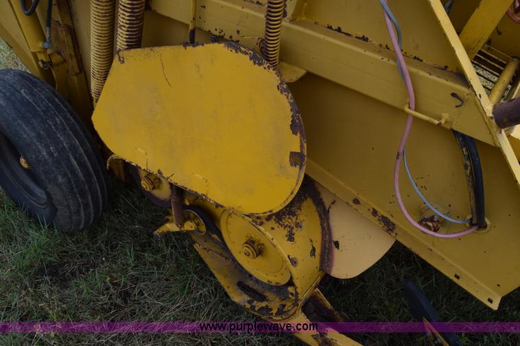 image for item L2617 1980 Vermeer 504G round baler