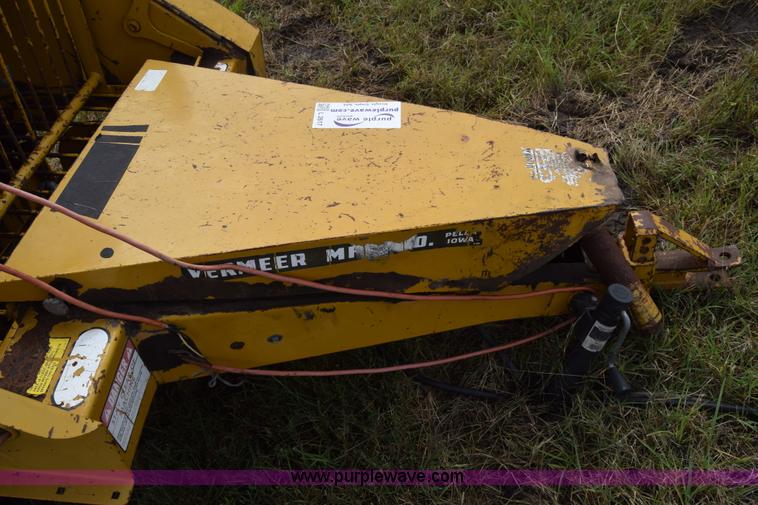 image for item L2617 1980 Vermeer 504G round baler