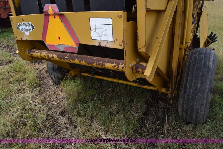 image for item L2617 1980 Vermeer 504G round baler