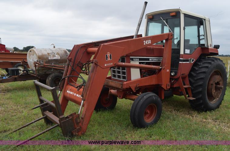 image for item L2631 International 1086 tractor