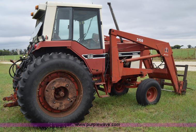 image for item L2631 International 1086 tractor