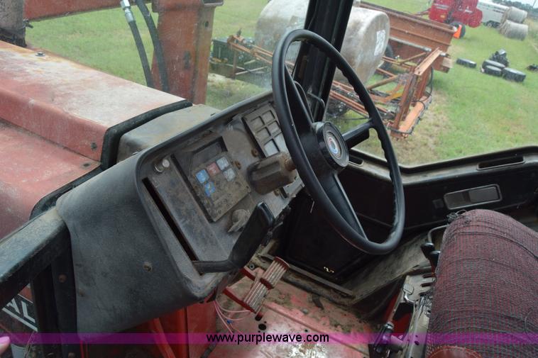 image for item L2631 International 1086 tractor