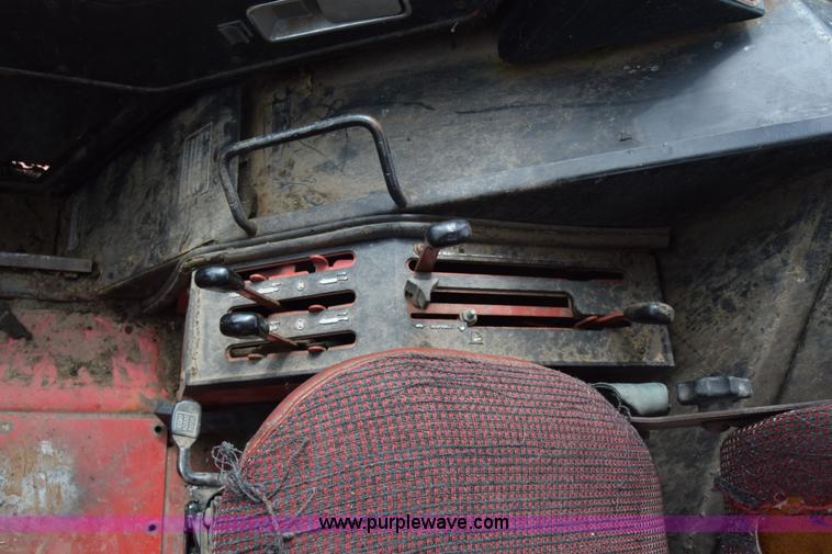 image for item L2631 International 1086 tractor