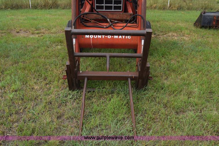 image for item L2631 International 1086 tractor