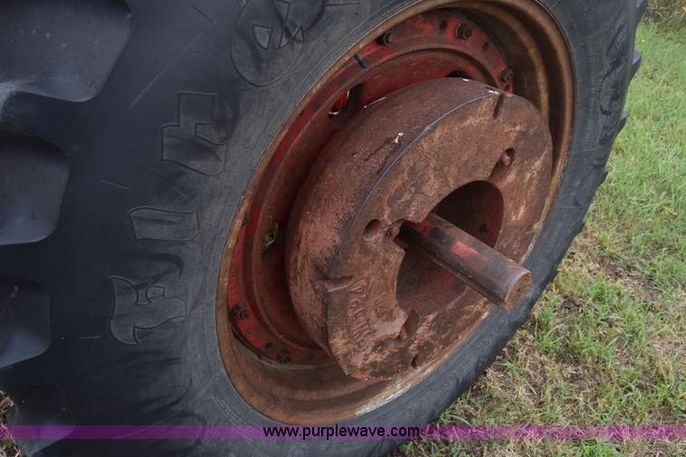 image for item L2631 International 1086 tractor