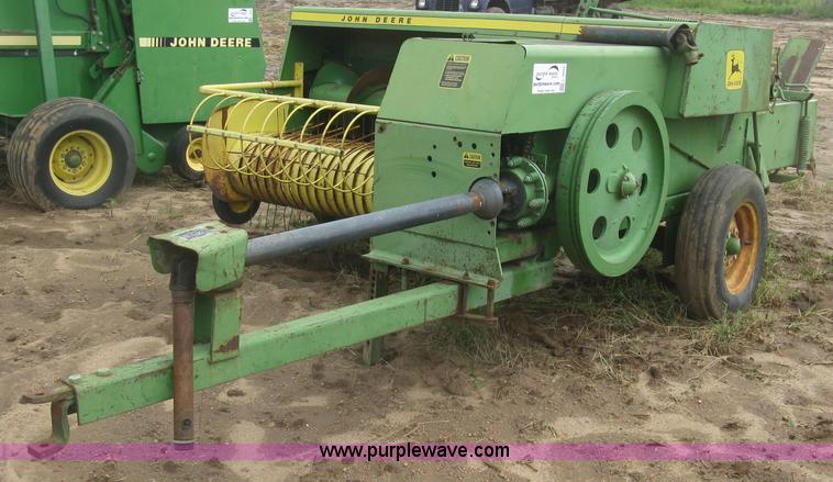 image for item L3844 John Deere 336 small square baler