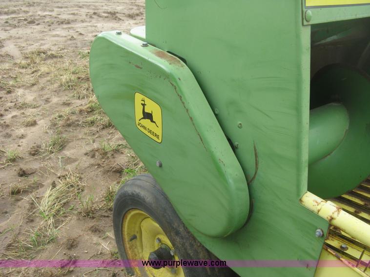 image for item L3844 John Deere 336 small square baler