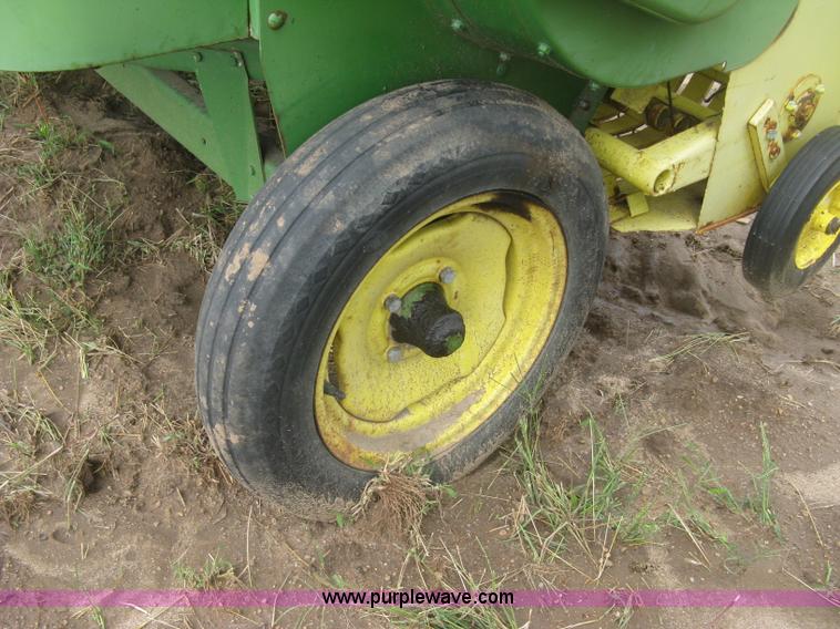 image for item L3844 John Deere 336 small square baler