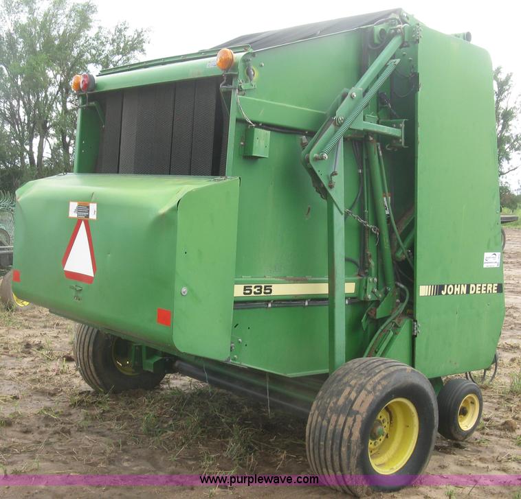 image for item L3845 John Deere 535 round baler