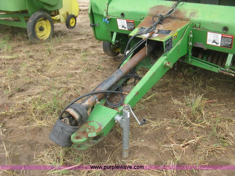 image for item L3845 John Deere 535 round baler