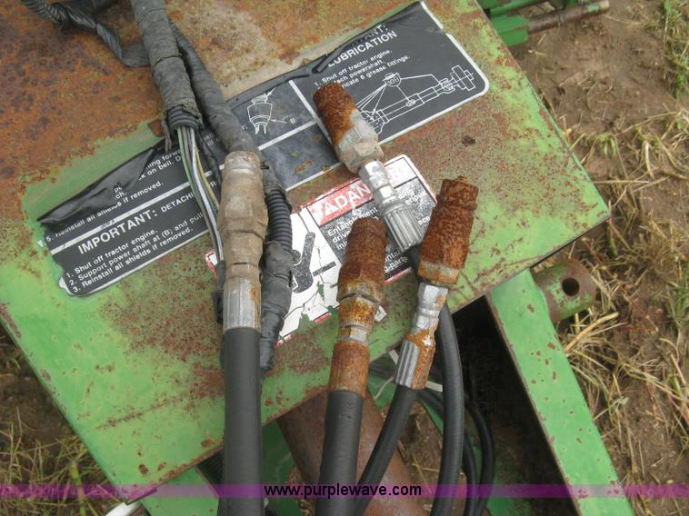 image for item L3845 John Deere 535 round baler