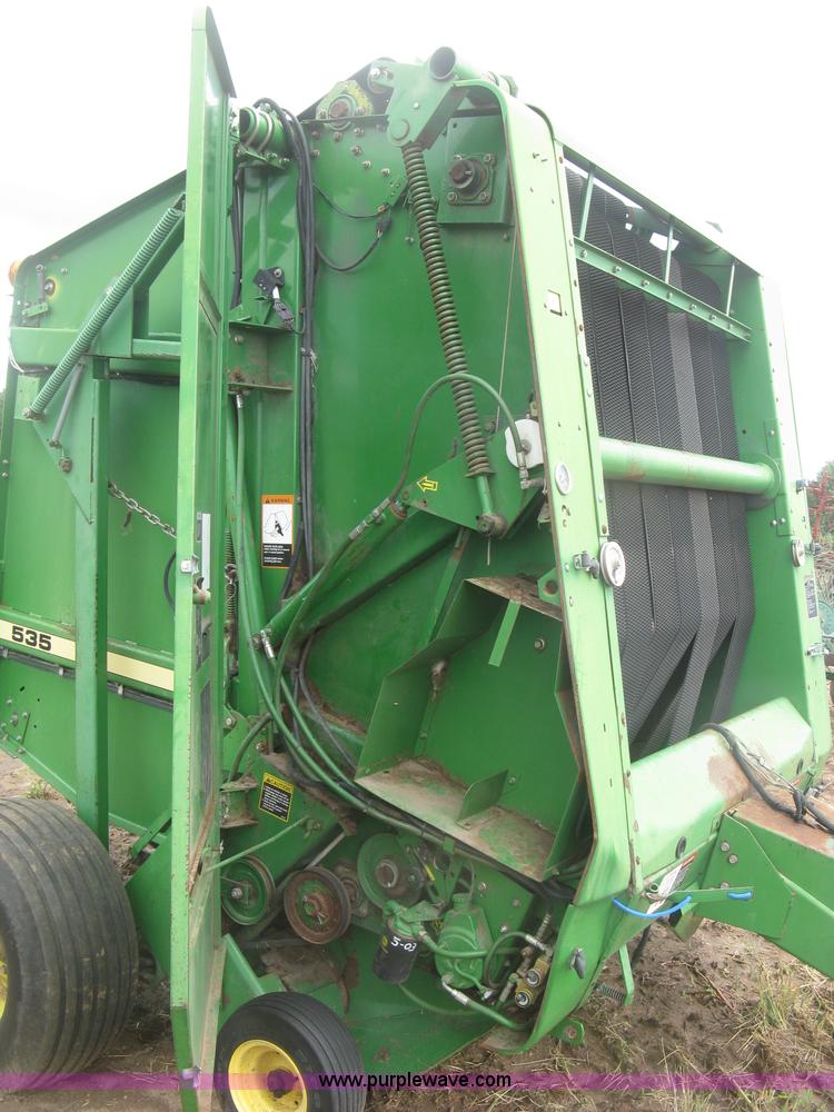 image for item L3845 John Deere 535 round baler