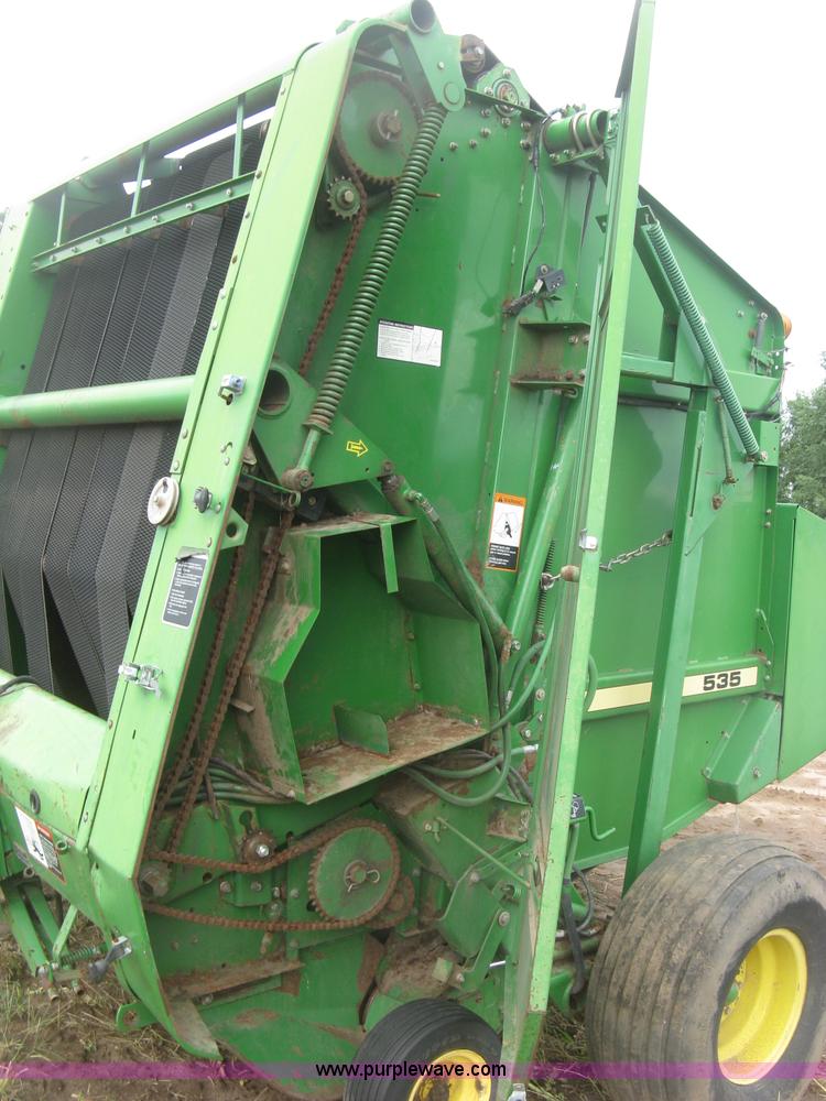 image for item L3845 John Deere 535 round baler