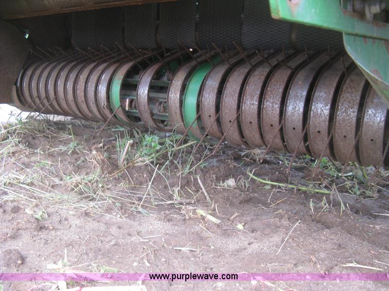 image for item L3845 John Deere 535 round baler