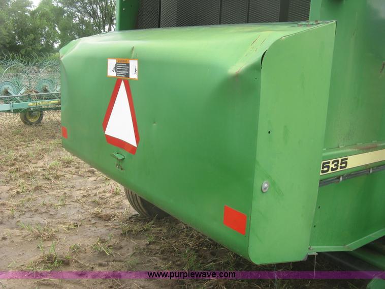image for item L3845 John Deere 535 round baler
