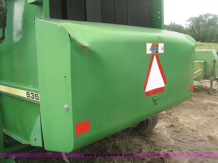image for item L3845 John Deere 535 round baler