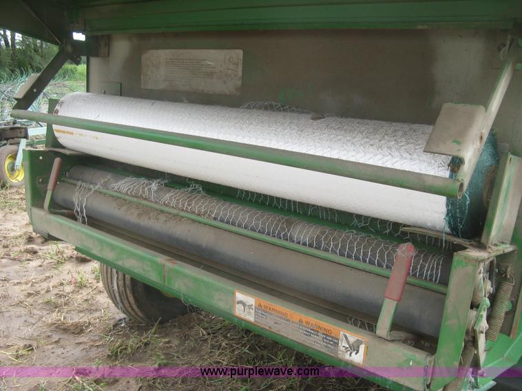 image for item L3845 John Deere 535 round baler