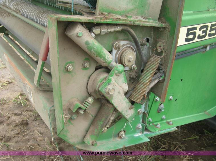 image for item L3845 John Deere 535 round baler