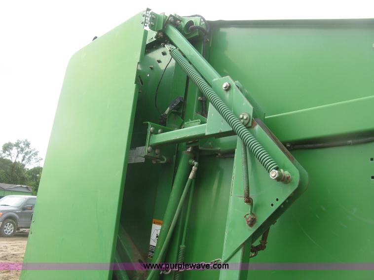 image for item L3845 John Deere 535 round baler