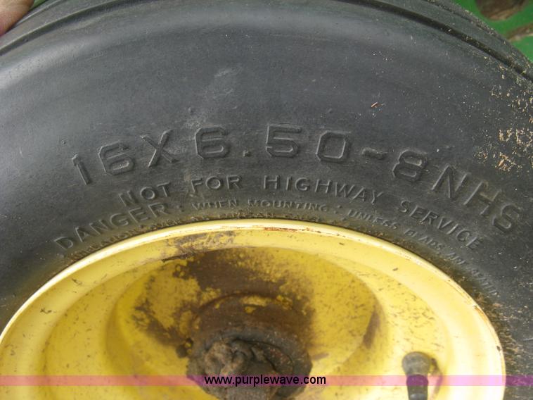 image for item L3845 John Deere 535 round baler