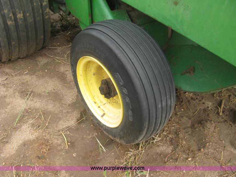 image for item L3845 John Deere 535 round baler