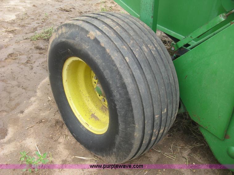 image for item L3845 John Deere 535 round baler