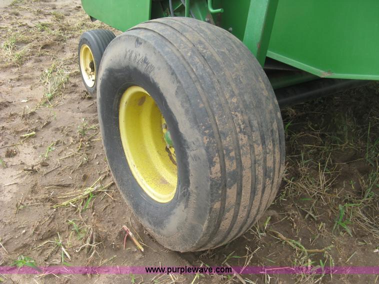 image for item L3845 John Deere 535 round baler