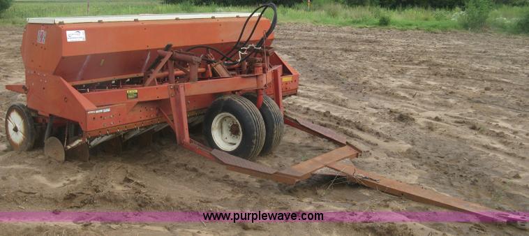 image for item L3850 International 620 grain drill