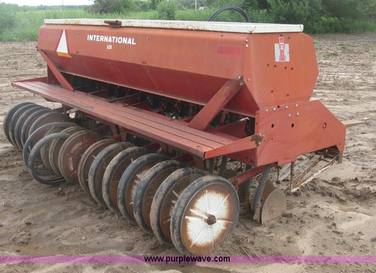 image for item L3850 International 620 grain drill