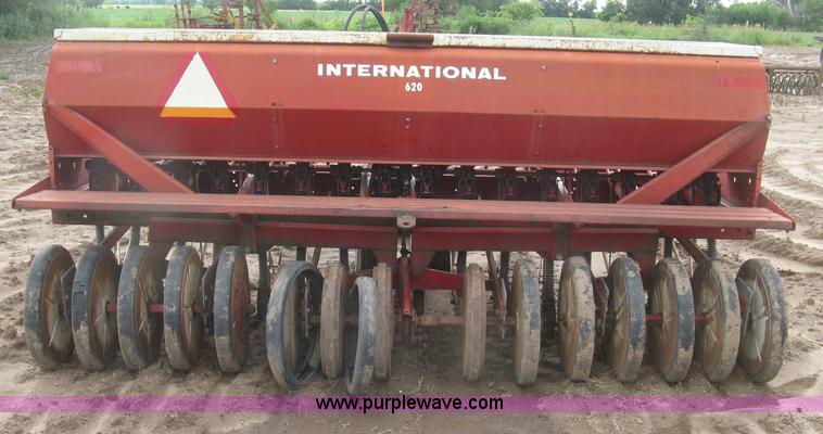 image for item L3850 International 620 grain drill