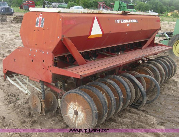 image for item L3850 International 620 grain drill