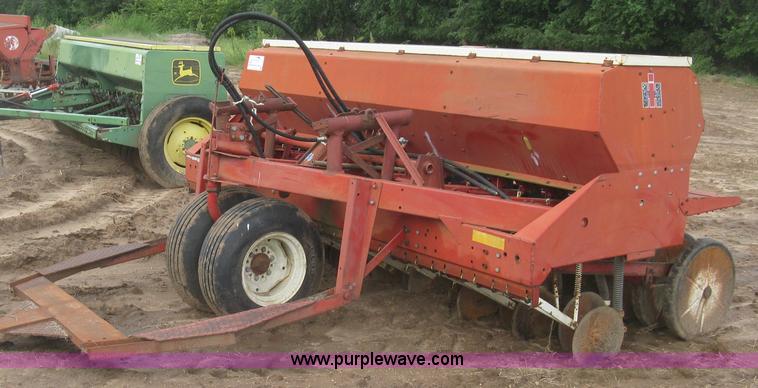 image for item L3850 International 620 grain drill