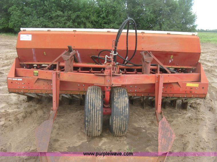 image for item L3850 International 620 grain drill