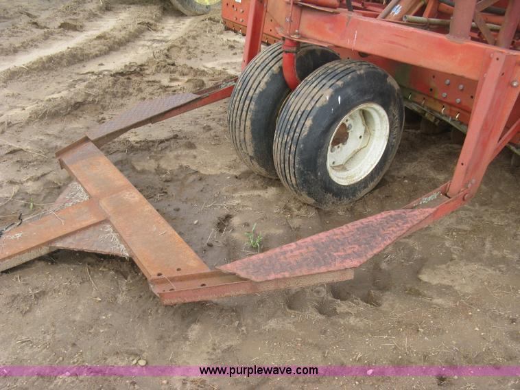 image for item L3850 International 620 grain drill