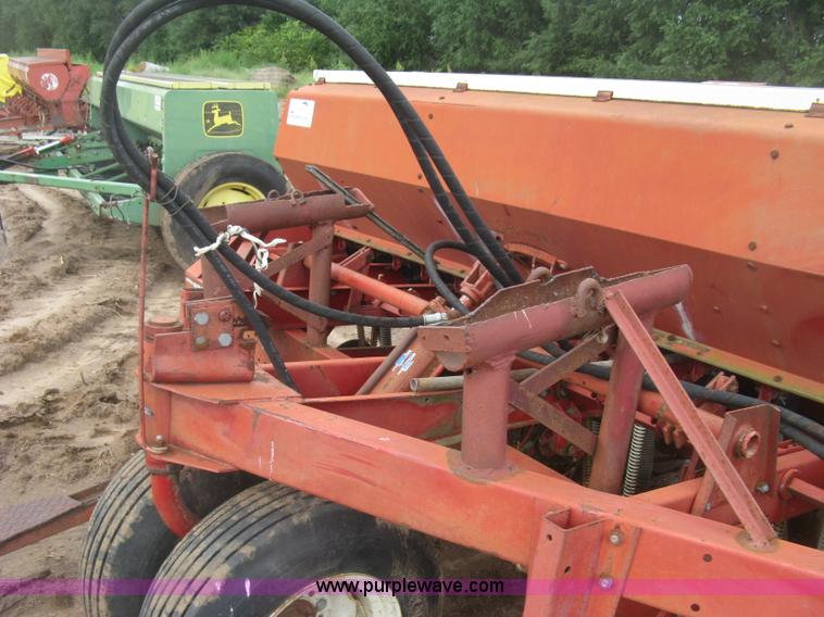 image for item L3850 International 620 grain drill