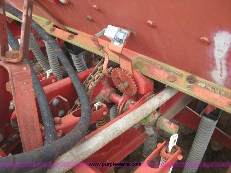 image for item L3850 International 620 grain drill