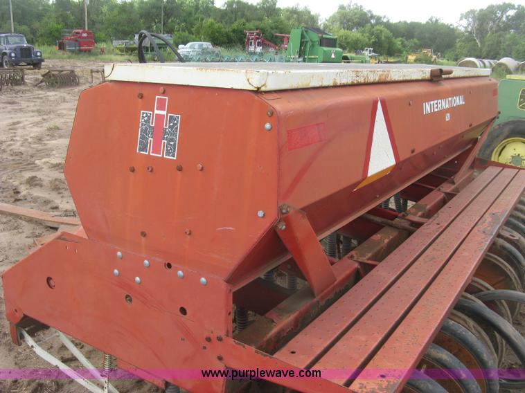 image for item L3850 International 620 grain drill