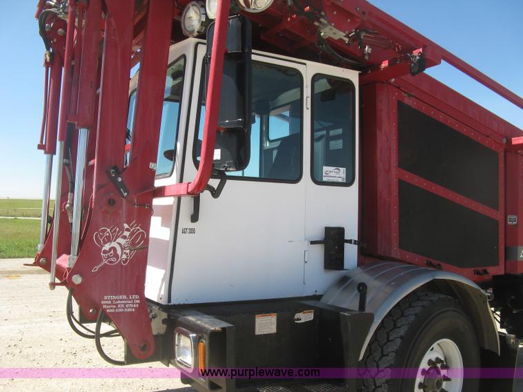 image for item L3860 2010 Stinger 6500 stack wagon