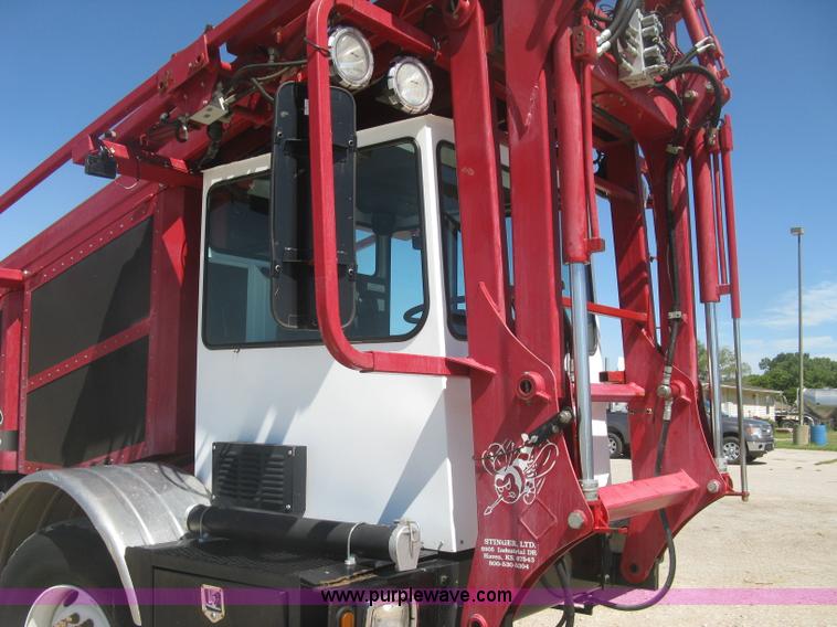 image for item L3860 2010 Stinger 6500 stack wagon