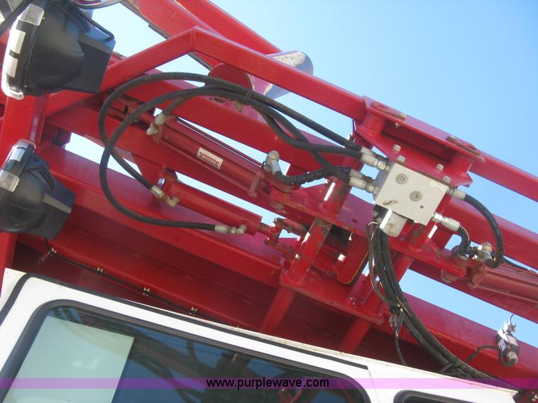 image for item L3860 2010 Stinger 6500 stack wagon