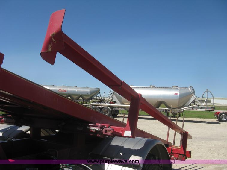 image for item L3860 2010 Stinger 6500 stack wagon